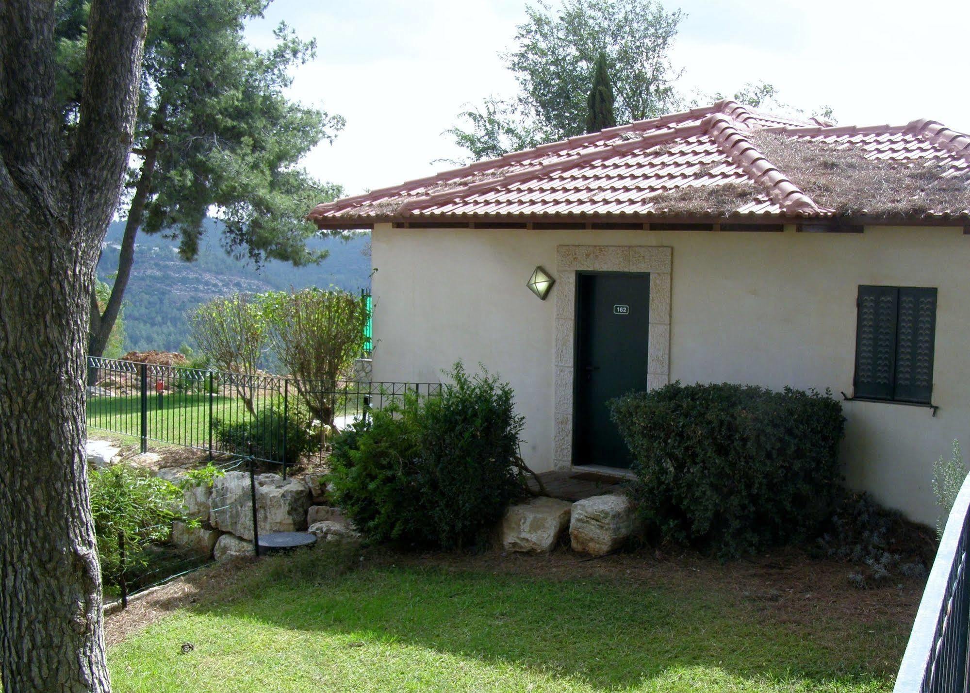 Shoresh Green Hills Family Suites Hotel Extérieur photo