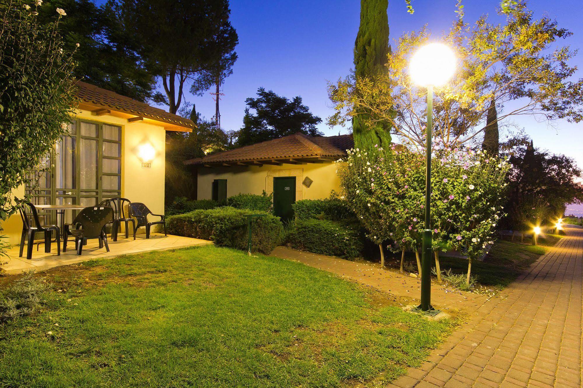 Shoresh Green Hills Family Suites Hotel Extérieur photo