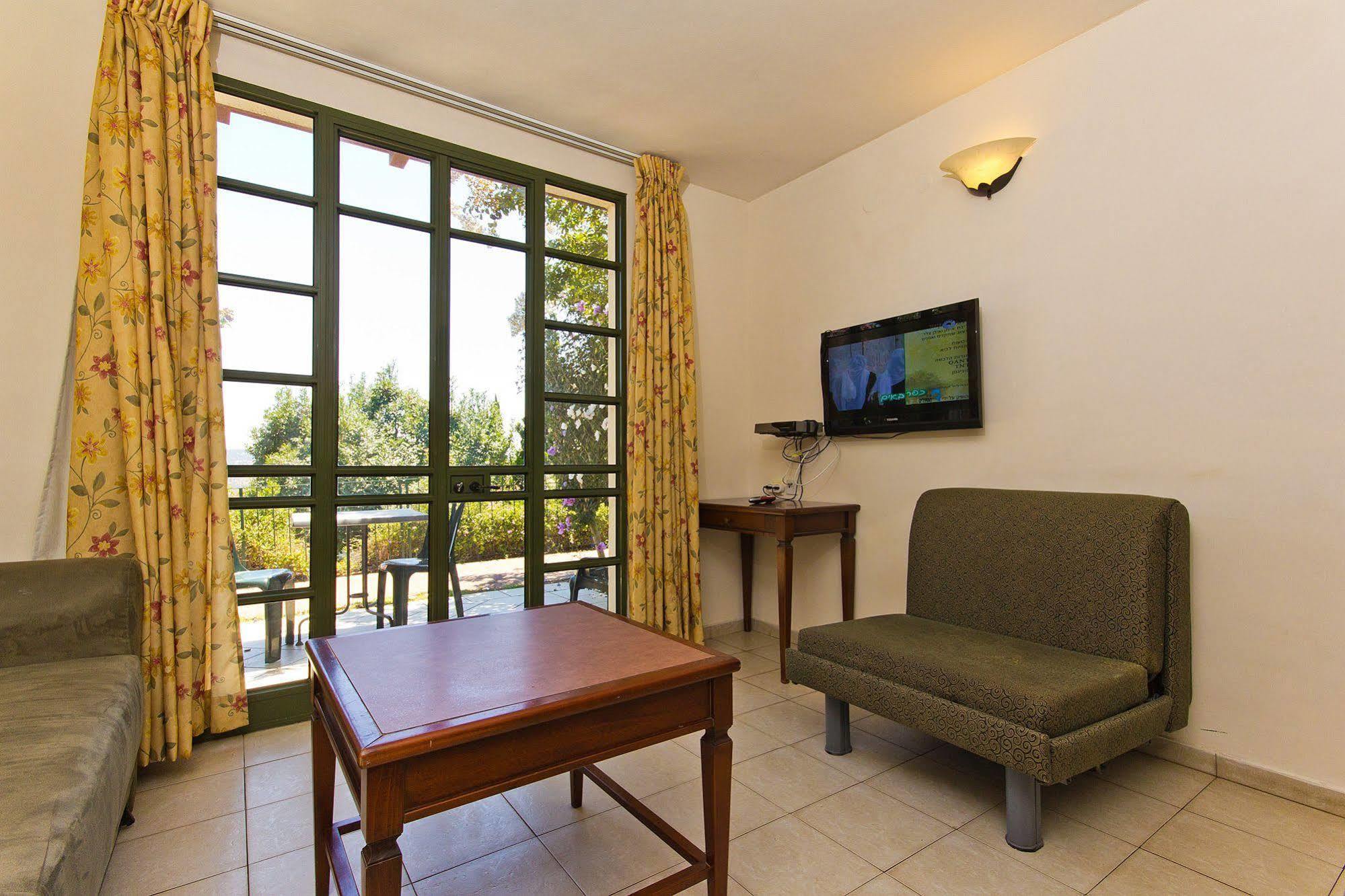 Shoresh Green Hills Family Suites Hotel Extérieur photo