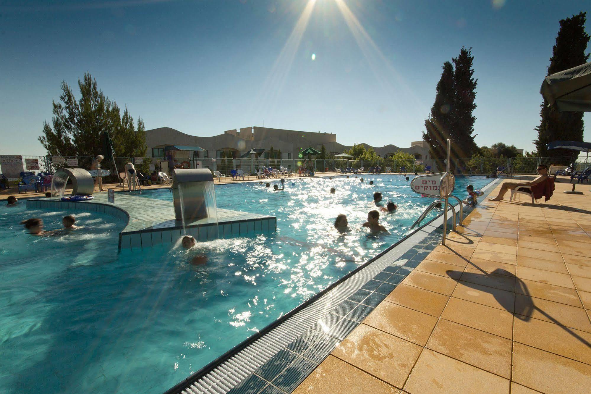 Shoresh Green Hills Family Suites Hotel Extérieur photo